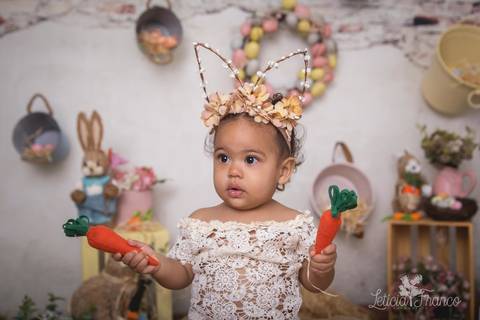 brasilia leticia franco fotografia df lago sul jardim botanico candy colors coelhos orelha de coelho body de renda de manga cumprida adhara segurando cenouras'