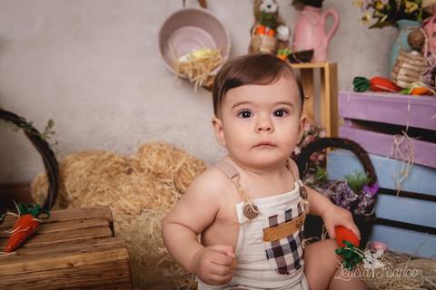 ensaio de páscoa em brasilia leticia franco fotografia df lago sul jardim botanico candy colors coelhos orelha de coelho body de renda de manga cumprida pedro érica de paula doula me olhando'