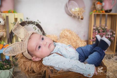 ensaio de páscoa em brasilia leticia franco fotografia df lago sul jardim botanico candy colors coelhos orelha de coelho nicolas 3 meses bebê com orelhas'