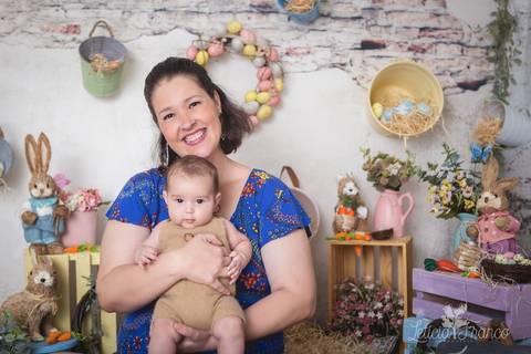 ensaio de páscoa em brasilia leticia franco fotografia df lago sul jardim botanico candy colors coelhos orelha de coelho nicolas 3 meses bebê no colo da mamãe'