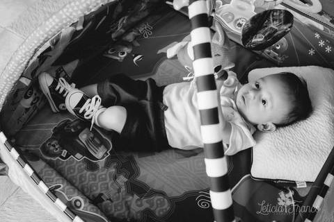 bebê acompanhamento mensal brasilia fotógrafa brasília df distrito federal baby bebe book melhor franco letícia lifestyle 2 meses lucas no tapete de atividades'