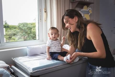 bebê acompanhamento mensal brasilia fotógrafa brasília df distrito federal baby bebe book melhor franco letícia lifestyle 2 meses no trocador sentadinho'