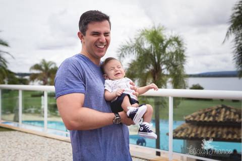 bebê acompanhamento mensal brasilia fotógrafa brasília df distrito federal baby bebe book melhor franco letícia lifestyle 2 meses papai segurando bebe chorando lucas no ilhas do lago'