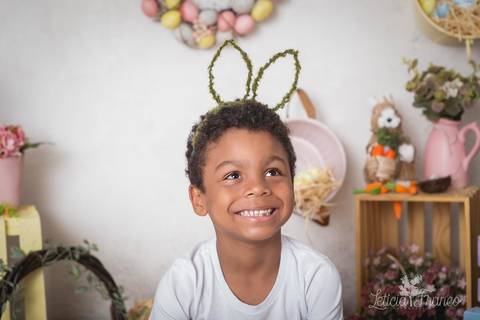 ensaio de páscoa em brasilia leticia franco fotografia df lago sul jardim botanico candy colors coelhos orelha de coelho augusto sorrindo'