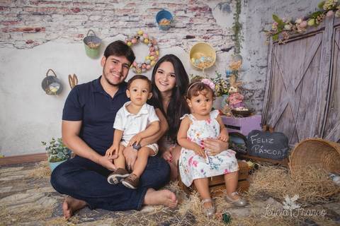 ensaio de páscoa em brasilia leticia franco fotografia df lago sul jardim botanico candy colors coelhos orelha de coelho família toda mamãe e papai lorenzo e liz'