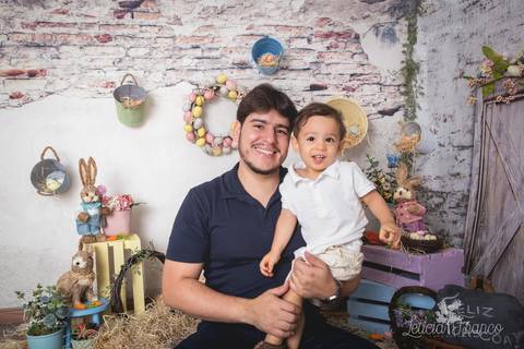 ensaio de páscoa em brasilia leticia franco fotografia df lago sul jardim botanico candy colors coelhos orelha de coelho papai com lorenzo sorrindo'