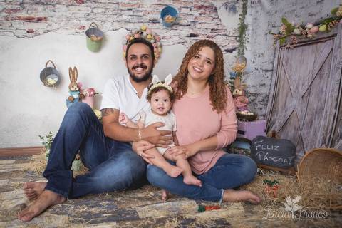 ensaio de páscoa em brasilia leticia franco fotografia df lago sul jardim botanico candy colors coelhos orelha de coelho maitê com papai e mamãe '