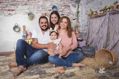 ensaio de páscoa em brasilia leticia franco fotografia df lago sul jardim botanico candy colors coelhos orelha de coelho maitê papai mamãe e irmã '