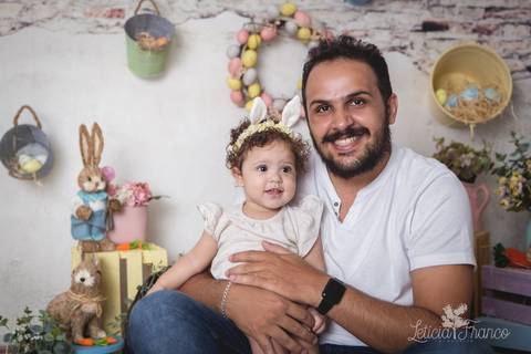 ensaio de páscoa em brasilia leticia franco fotografia df lago sul jardim botanico candy colors coelhos orelha de coelho maitê no colo do papai'