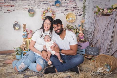 ensaio de páscoa em brasilia leticia franco fotografia df lago sul jardim botanico candy colors coelhos orelha de coelho manuella com mamãe e papai'