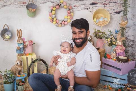 ensaio de páscoa em brasilia leticia franco fotografia df lago sul jardim botanico candy colors coelhos orelha de coelho manuella no colo do papai'