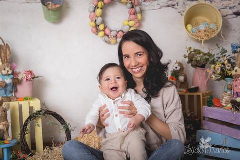 ensaio de páscoa em brasilia leticia franco fotografia df lago sul jardim botanico candy colors coelhos orelha de coelho romero no colo da mamãe mais de pertinho e sorrindo'
