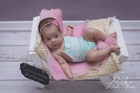 bebe 2 meses deitado'