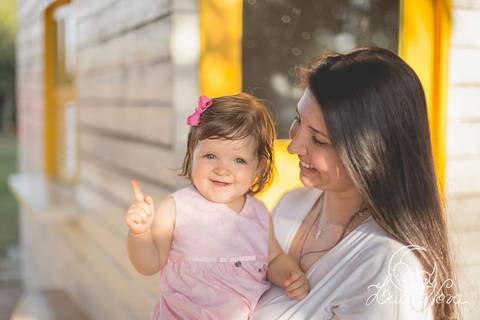 bebe baby fazendo 1 aninho com dedo 9 meses acompanhamento'