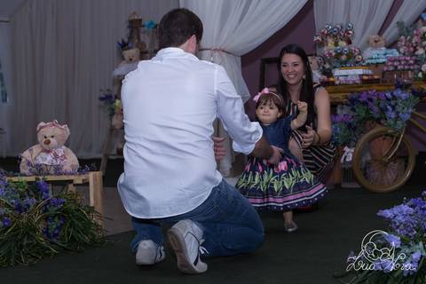 bebe andando na festa de 1 ano jardim com ursinhas'