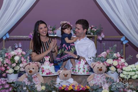 cantando parabéns festa de 1 ano jardim com ursinhas'