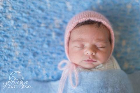 ensaio newborn com azul e rosa para menina'