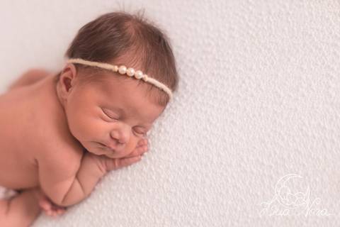 ensaio com branco rosa e amarelo newborn'
