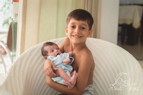 ensaio newborn com primo recem nascido brasilia'