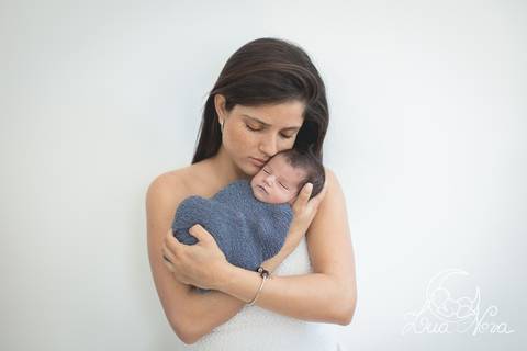 ensaio newborn com a mamãe'