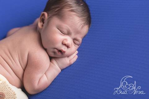 bebe de perfil ensaio newborn'