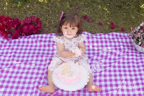 criança se lambuzando smash the cake baby bebe 1 ano'