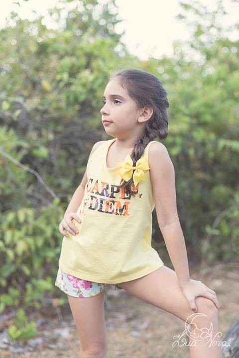 fazendo pose ensaio infantil'