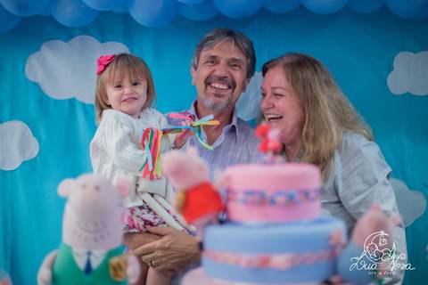 giovanna com vovô e vovó no aniversário de 2 anos'