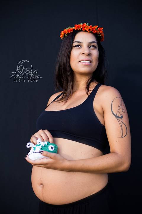 ensaio gestante com sapatinho allstar ermida'