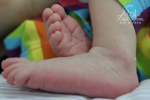 pés newborn descascando lifestyle'