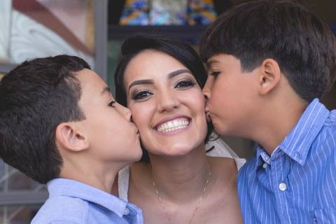 irmãos beijando a irmã noiva brasilia'
