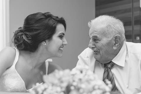 noiva rindo com o vô brasilia'