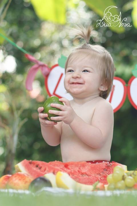 segurando laranja bebe smash brasilia'
