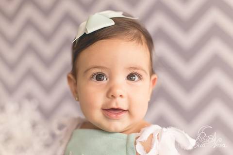 retrato bebê com 6 meses roupinha verde água acompanhamento brasília brasilia'