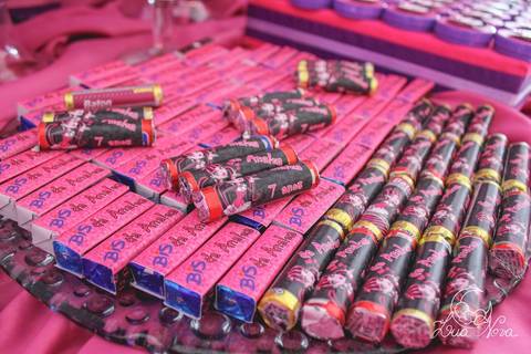 batom e bis na mesa de doce monster high festa infantil brasilia trakinagem'