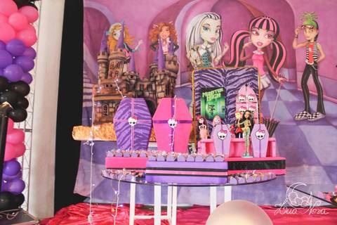 mesa principal do bolo monster high festa infantil brasilia trakinagem'