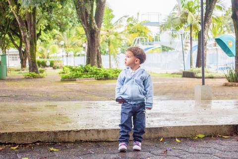 menino na chuva na festa infantil festa infantil brasilia'