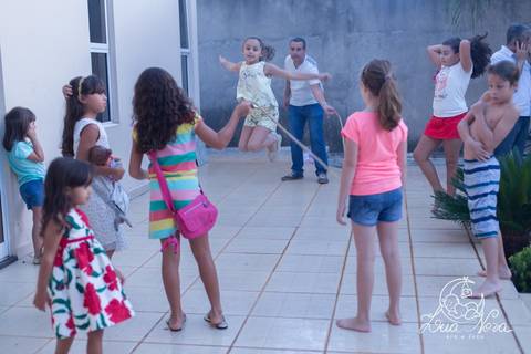 crianças pulando corda festa infantil brasilia'