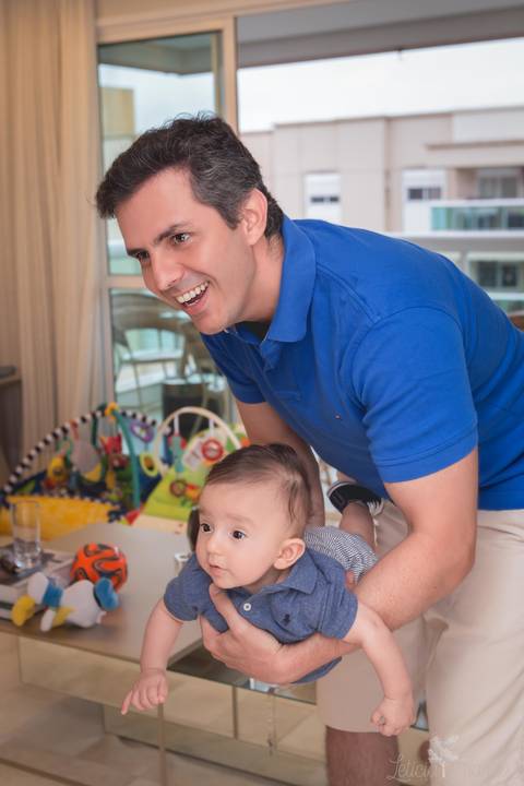 bebê acompanhamento mensal brasilia fotógrafa brasília df distrito federal baby bebe book melhor franco letícia lifestyle 3 meses lucas fazendo aviãozinho avião com papai eduardo'