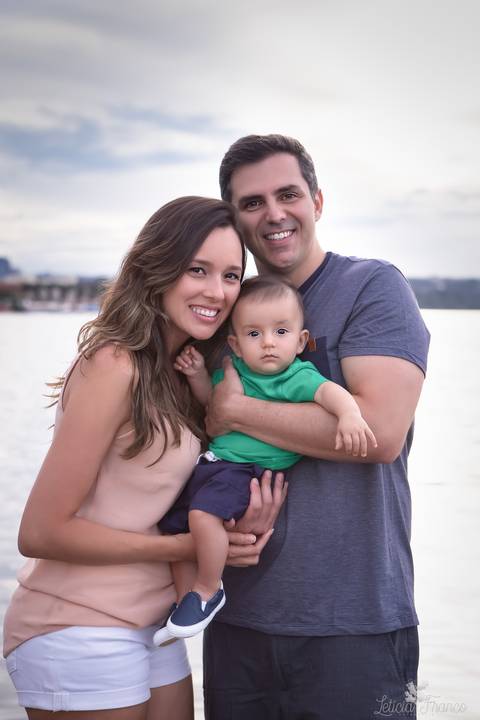 bebê acompanhamento mensal brasilia fotógrafa brasília df distrito federal baby bebe book melhor franco letícia lifestyle lucas 4 meses com o papai e a mamãe felizes perto do lago paranoá'