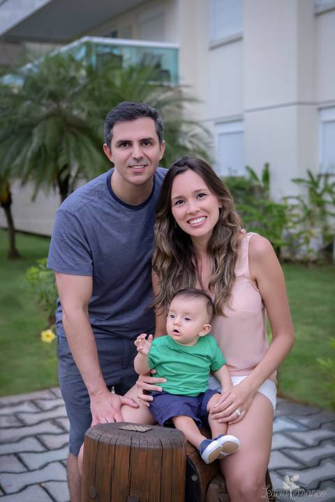 bebê acompanhamento mensal brasilia fotógrafa brasília df distrito federal baby bebe book melhor franco letícia lifestyle lucas 4 meses sentado com o papai e a mamãe felizes no lago paranoá'
