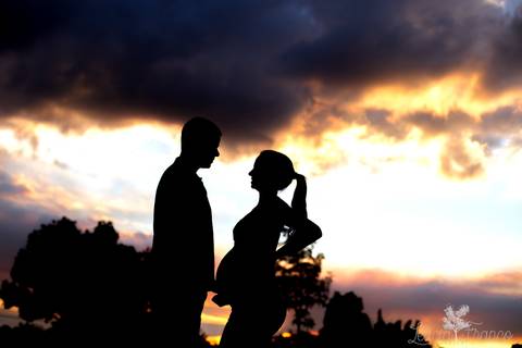 ensaio gestante mamãe fotografa fotógrafa brasília df distrito federal baby bebe reborn book melhor leticia franco letícia estúdio 37 semanas gestante e papai no por do sol bonito cabelo preso'