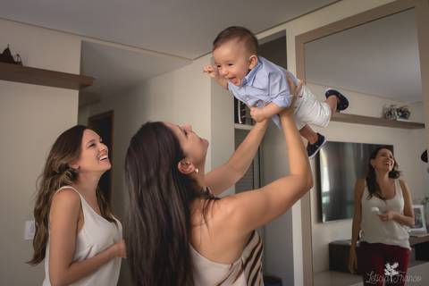 bebê acompanhamento mensal brasilia fotógrafa brasília df distrito federal baby bebe book melhor franco letícia lifestyle lucas 5 meses com a didinha levantando rindo'