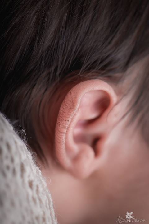 bebê recém nascido newborn brasilia fotografa fotografo fotógrafa brasília df distrito federal baby bebe reborn book melhor leticia franco menino detalhe macro orelha'