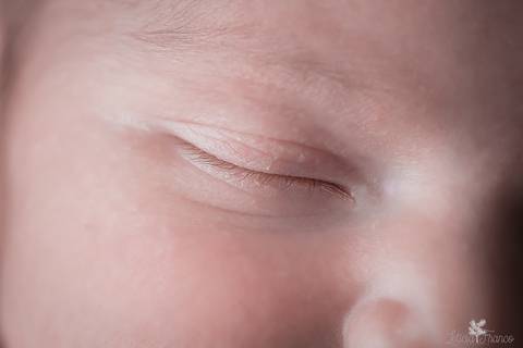 bebê recém nascido newborn brasilia fotografa fotografo fotógrafa brasília df distrito federal baby bebe reborn book melhor leticia franco menino foto macro dos cílios'