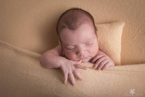 bebê recém nascido newborn brasilia fotografa fotografo fotógrafa brasília df distrito federal baby bebe reborn book melhor leticia franco menino cobertinha'