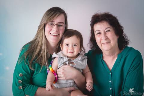 baby bebê bebe família familia brasília brasilia df distrito federal book fotografo fotógrafa fotografa acompanhamento fotografia melhor leticia franco letícia a no fundo de arco iris com a mamãe e a vovó'