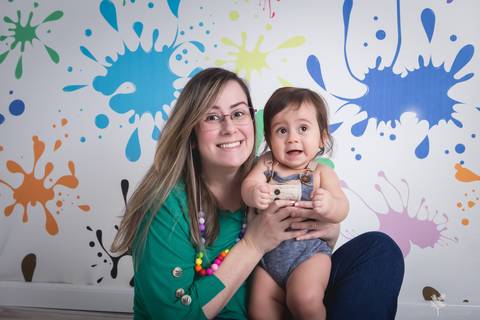 baby bebê bebe família familia brasília brasilia df distrito federal book fotografo fotógrafa fotografa acompanhamento fotografia melhor leticia franco letícia a no fundo de tinta com a mamãe '