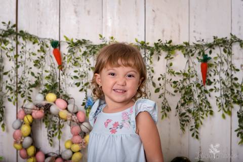 ensaio de páscoa em brasilia leticia franco fotografia df lago sul jardim botanico candy colors coelhos orelha de coelho baby book primeiro ano milestones maya sorrindo olhando pra mim'