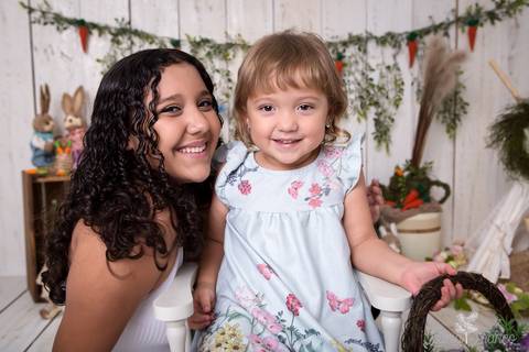 ensaio de páscoa em brasilia leticia franco fotografia df lago sul jardim botanico candy colors coelhos orelha de coelho baby book primeiro ano milestones maya com a irmã sarah'